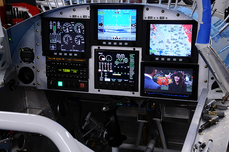 2009.04.10_-_RV-8_-_Instrument_Panel_Version_1.4.3_(25).jpg