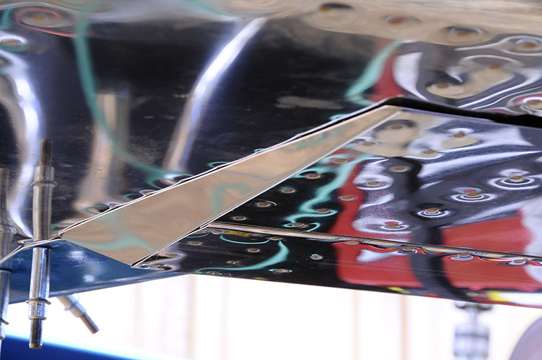 2009.07.21_-_RV-8_-_Underside_Flap_Gap_Seals_(11).jpg