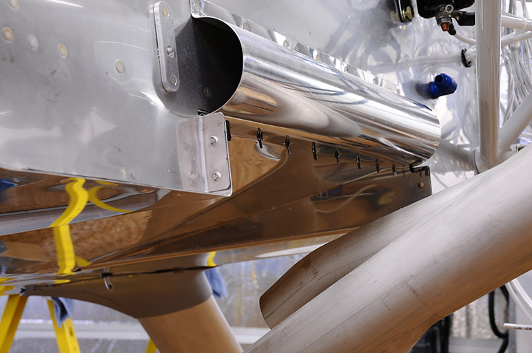 2009.08.15_-_RV-8_-_Exhaust_Ramp_Riveting_(2).jpg