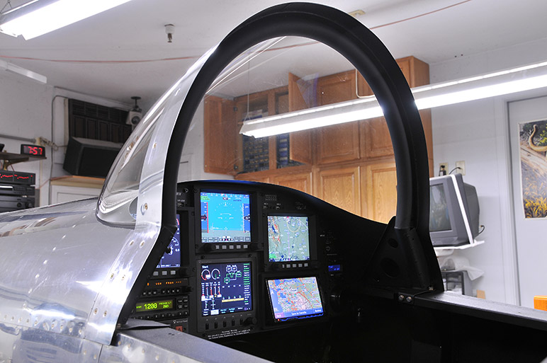 2010.01.14_-_RV-8_-_Final_Instrument_Panel_Installation_(4).jpg