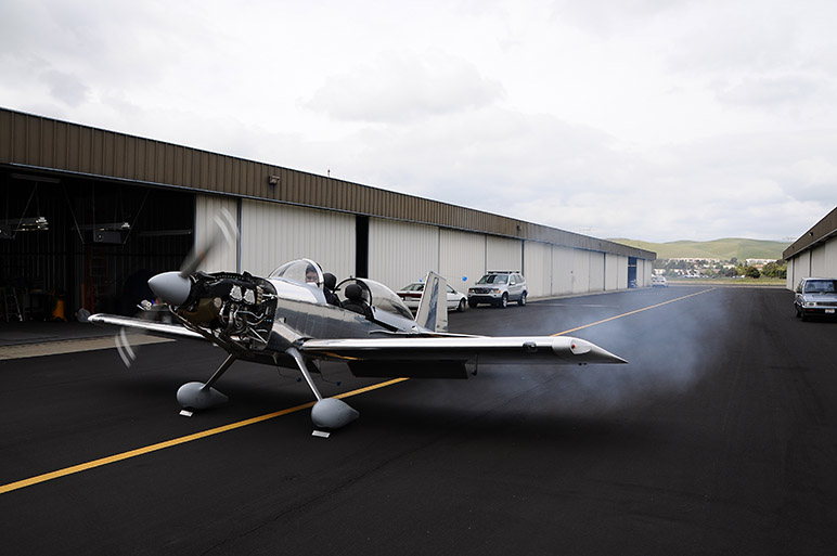 2010.04.10_-_RV-8_-_First_Engine_Start_(27).jpg