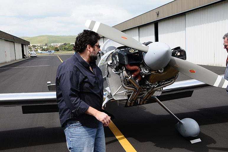 2010.04.10_-_RV-8_-_First_Engine_Start_(45).jpg