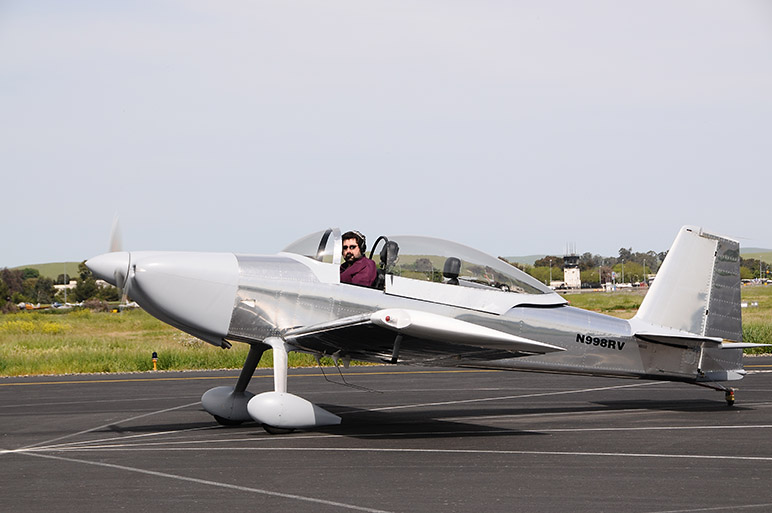 2010.04.17_-_RV-8_-_Taxi_Testing_(33).jpg