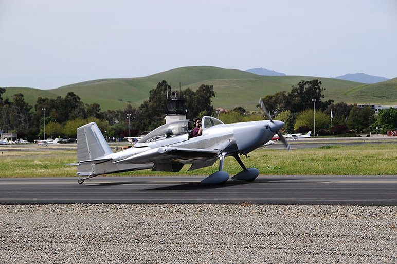 2010.04.17_-_RV-8_-_Taxi_Testing_(48).jpg