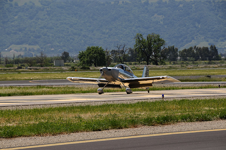 2010.05.02_-_RV-8_-_N998RV_Test_Flight_(10).jpg