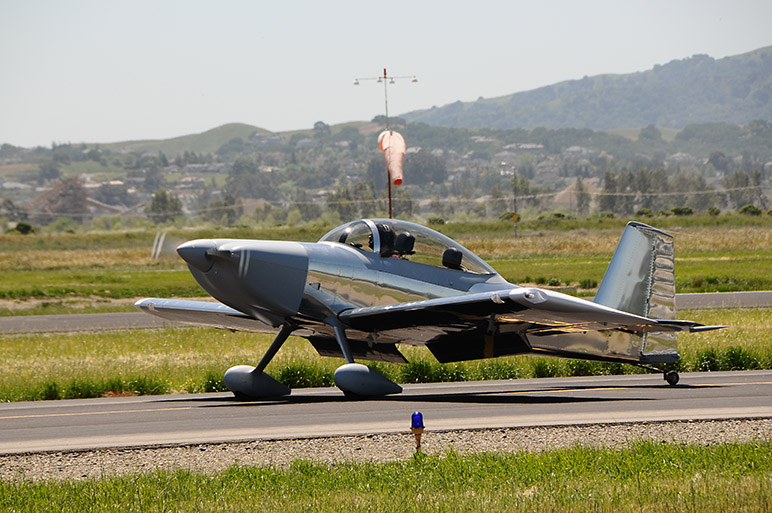 2010.05.02_-_RV-8_-_N998RV_Test_Flight_(11).jpg