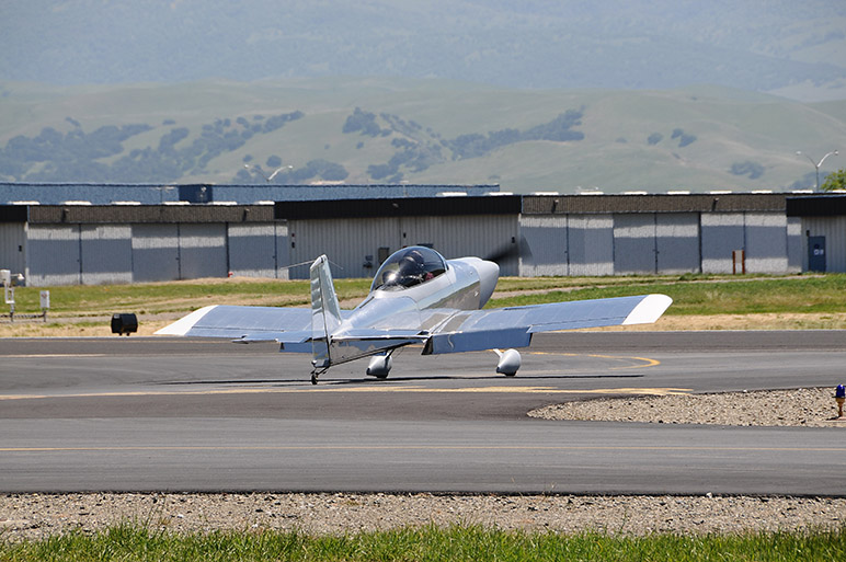 2010.05.02_-_RV-8_-_N998RV_Test_Flight_(12).jpg