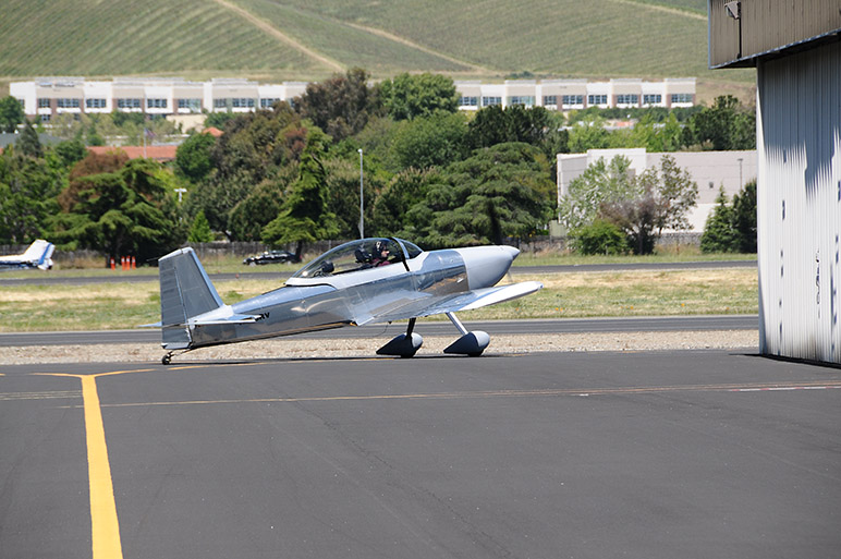 2010.05.02_-_RV-8_-_N998RV_Test_Flight_(4).jpg