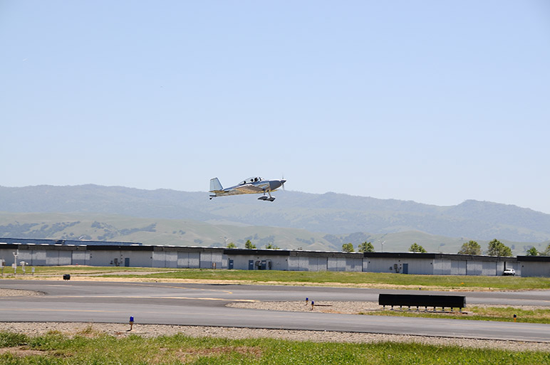 2010.05.02_-_RV-8_-_N998RV_Test_Flight_(5).jpg