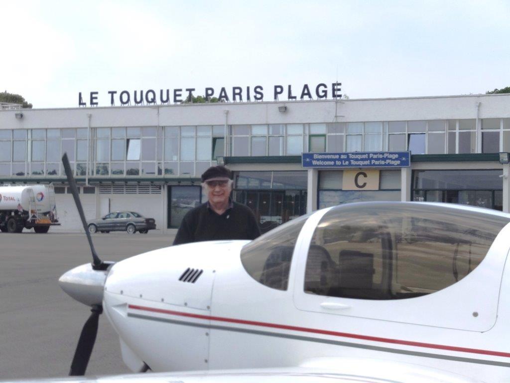 Adrian_Stephens_with_G-EUAB_at_Le_Touquet.jpg