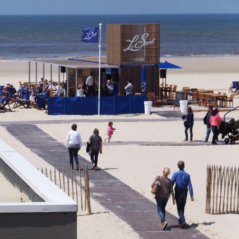 Beach_cafe_at_Le_Touquet_Paris_Plage.jpg