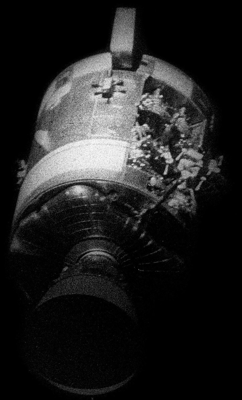 Damaged_Apollo_13_Service_Module.jpg