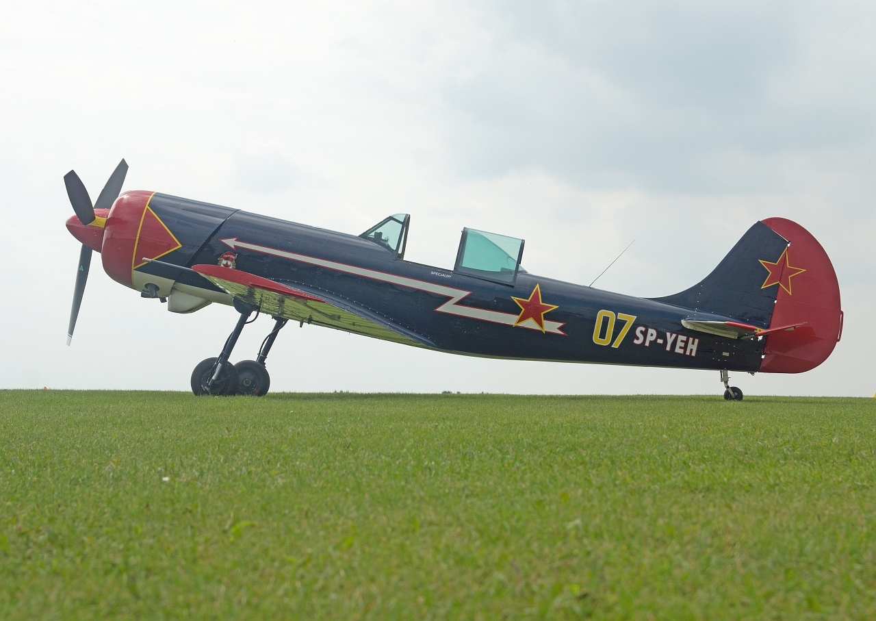 Як-50 Yakovlevs Yak-50 Etienne Verhellen by Luc Barry (1).JPG