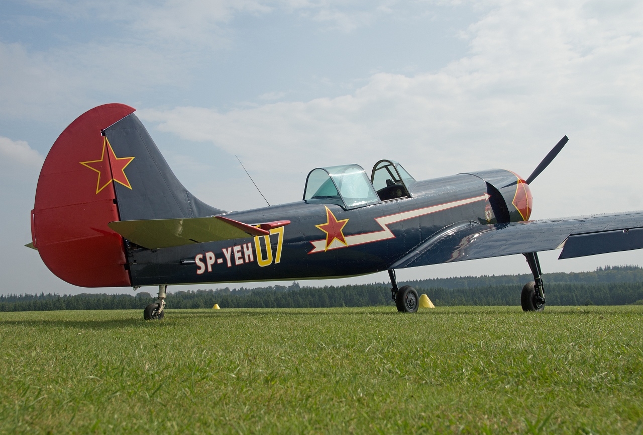 Як-50 Yakovlevs Yak-50 Etienne Verhellen by Luc Barry (2).JPG