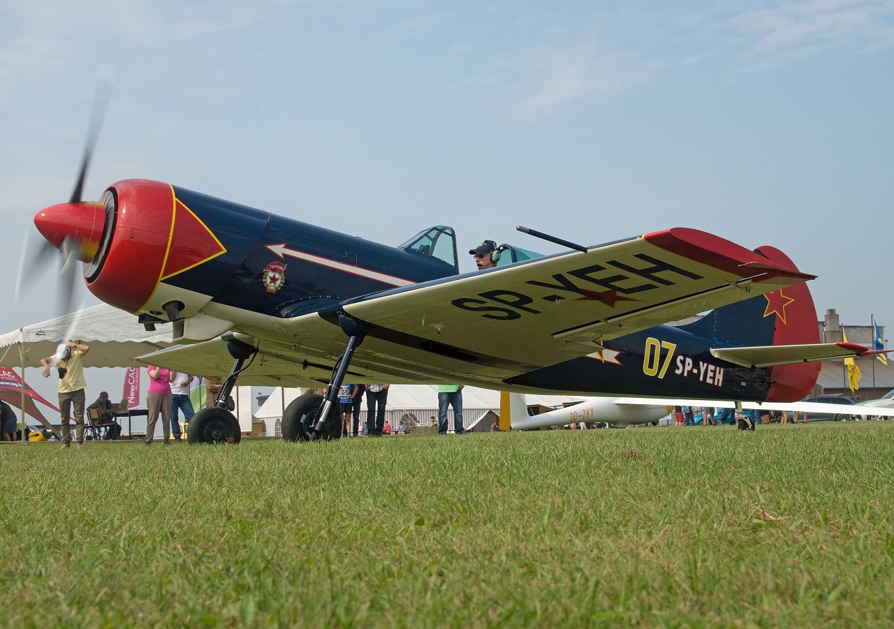 Як-50 Yakovlevs Yak-50 Etienne Verhellen by Luc Barry (4).JPG