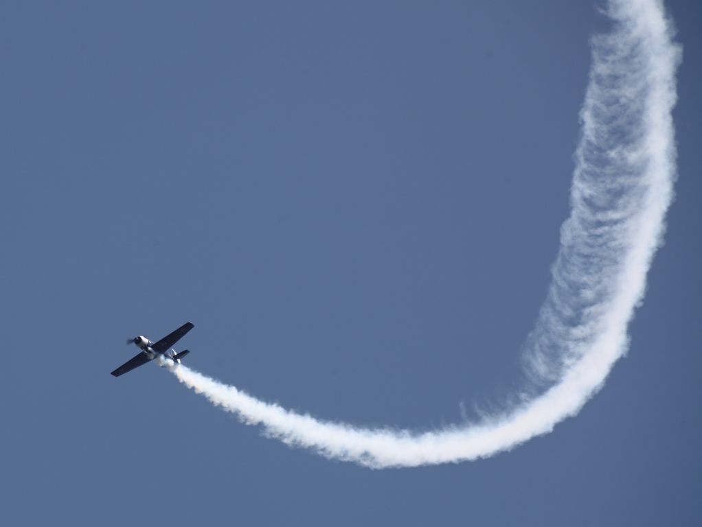 Airshow - Yak-52 Aerobatic Display - Etienne Verhellen (13).jpg