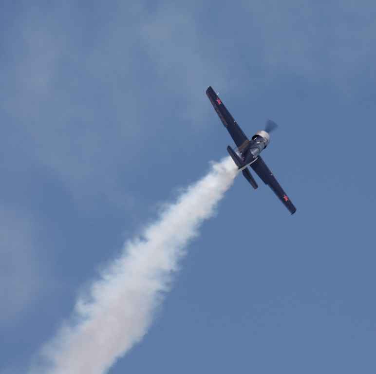 Airshow - Yak-52 Aerobatic Display - Etienne Verhellen (15).jpg