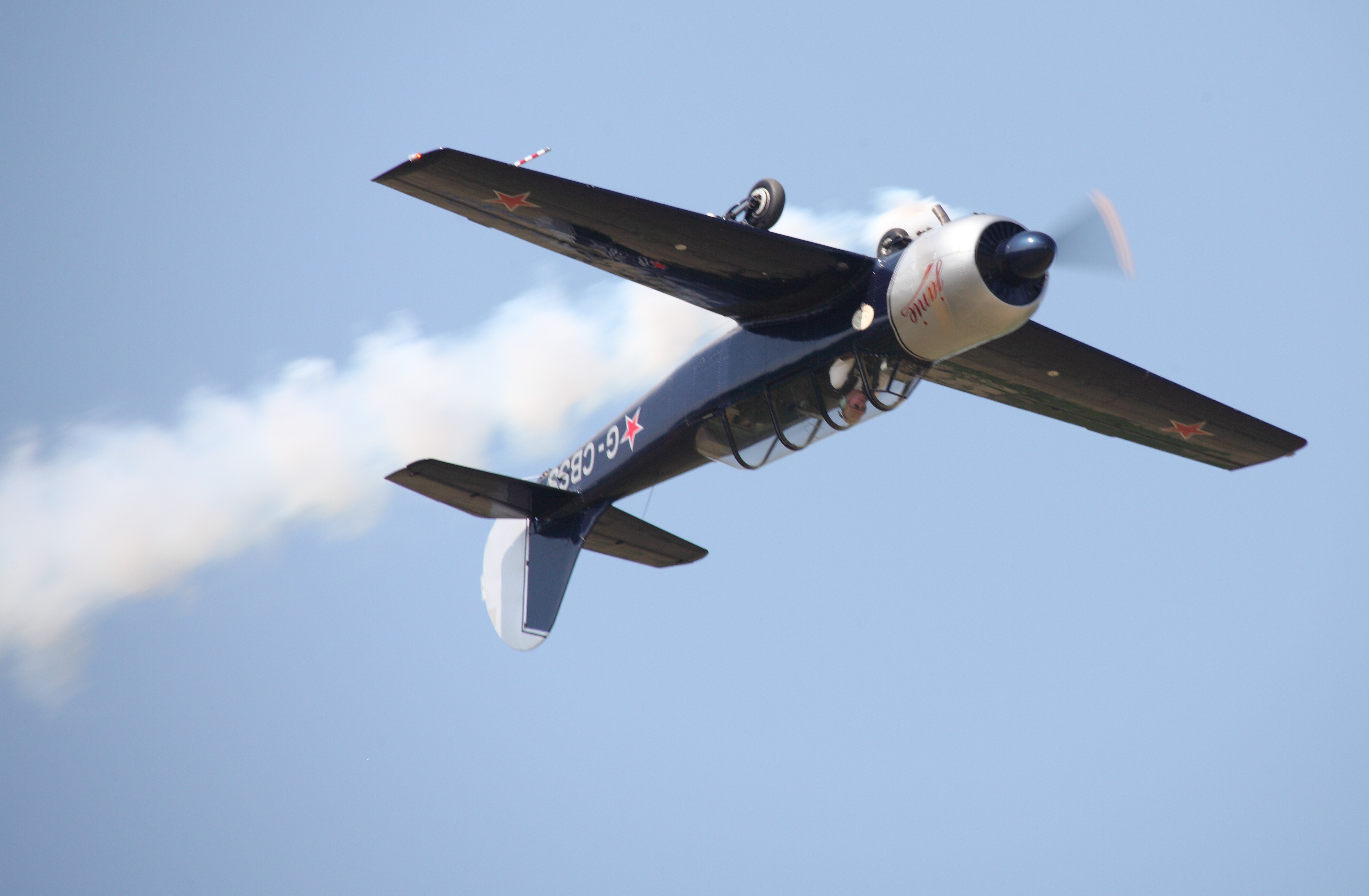 Airshow - Yak-52 Aerobatic Display - Etienne Verhellen (28).jpg