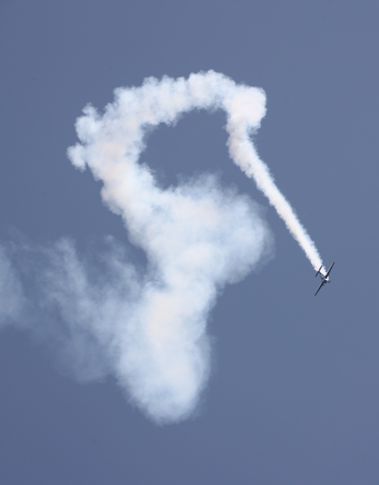 Airshow - Yak-52 Aerobatic Display - Etienne Verhellen (2).jpg