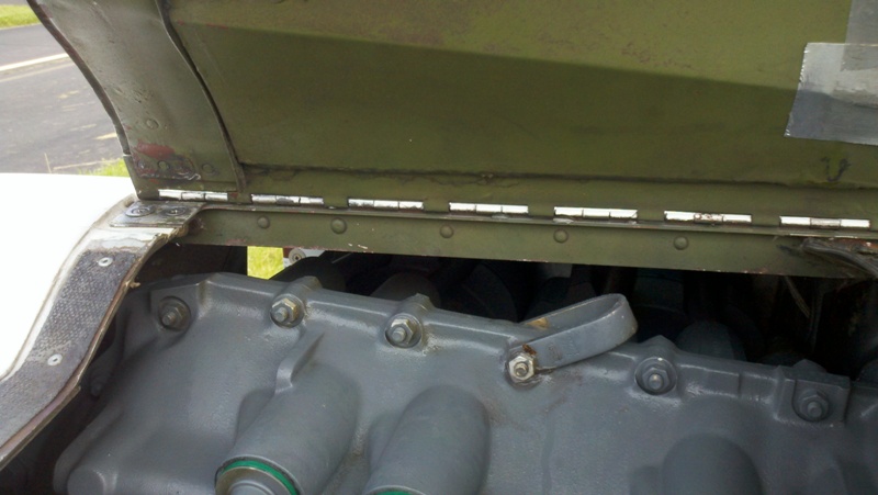 Front of center hinge internal left.jpg