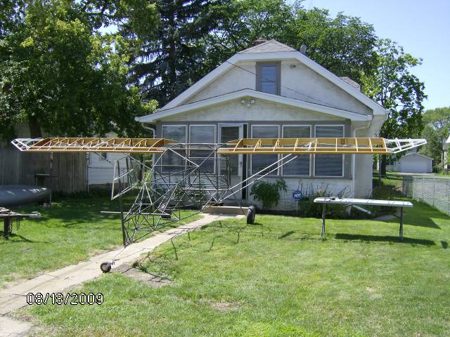 Lift Struts Finished-Wing tips 1.5 in Dihedral.JPG