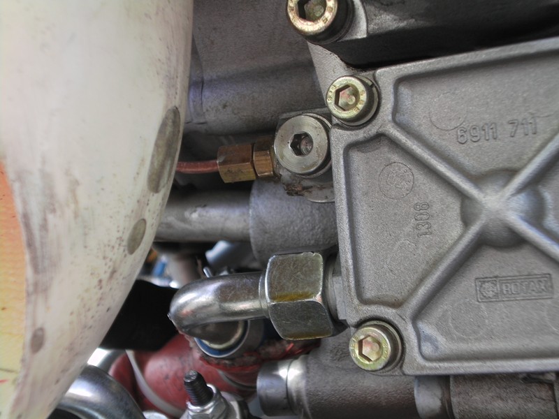 oil test fitting in oil pressure sending port.jpg