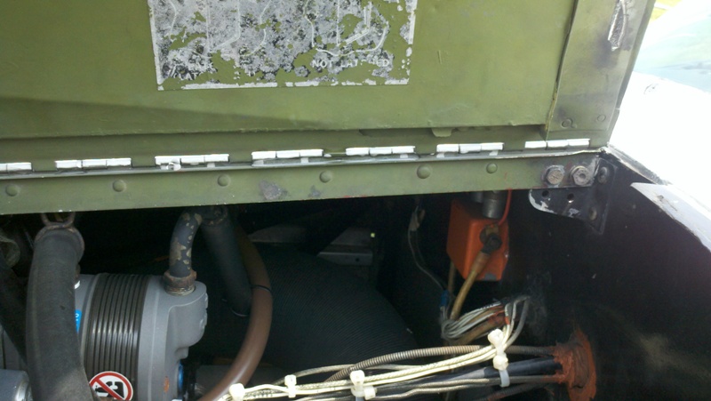 Rear of center hinge internal left.jpg