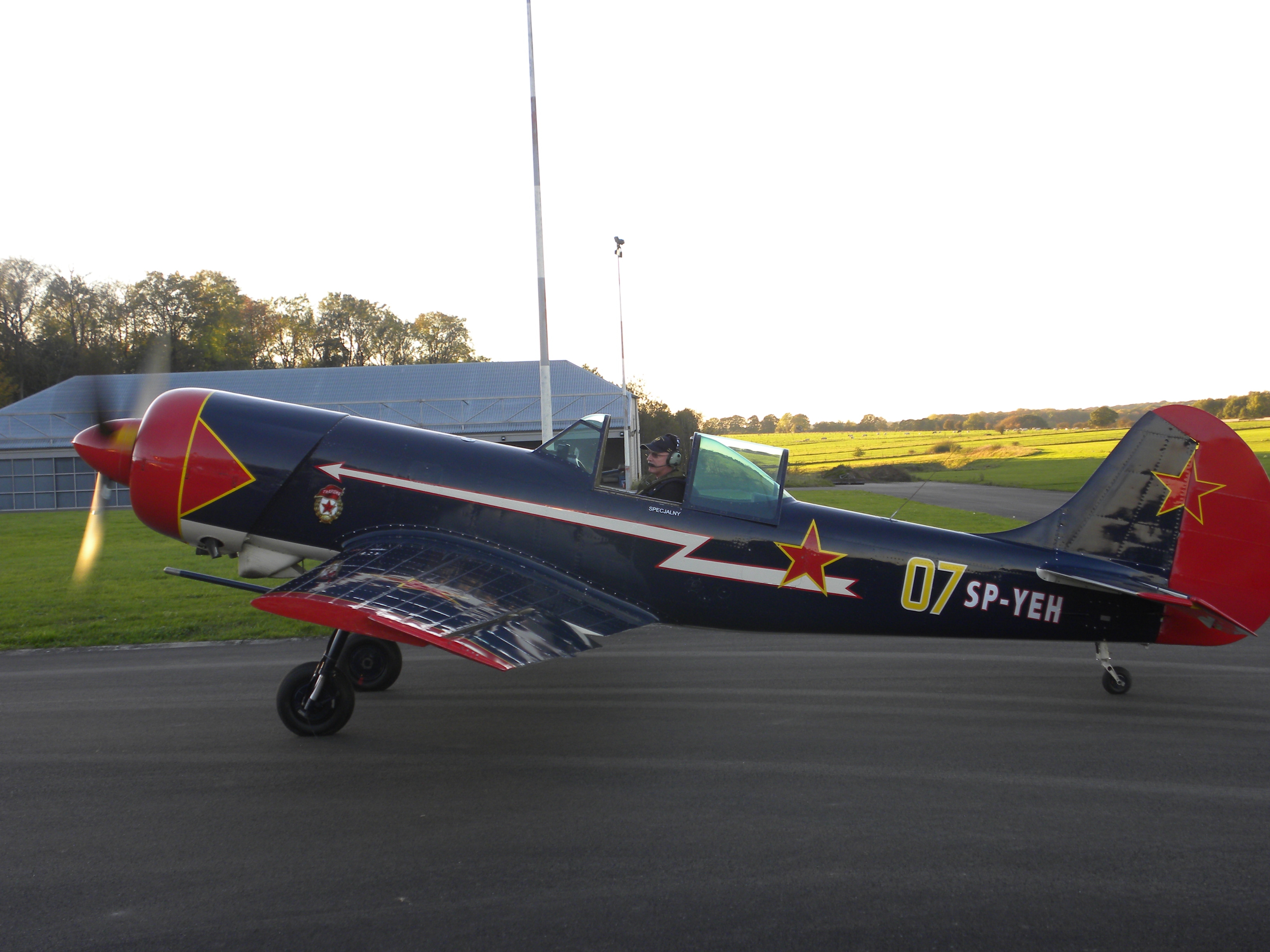 Yak-50 SP-YEH Як-50 - EBCF - 14oct17 - Julien Devester (42).JPG