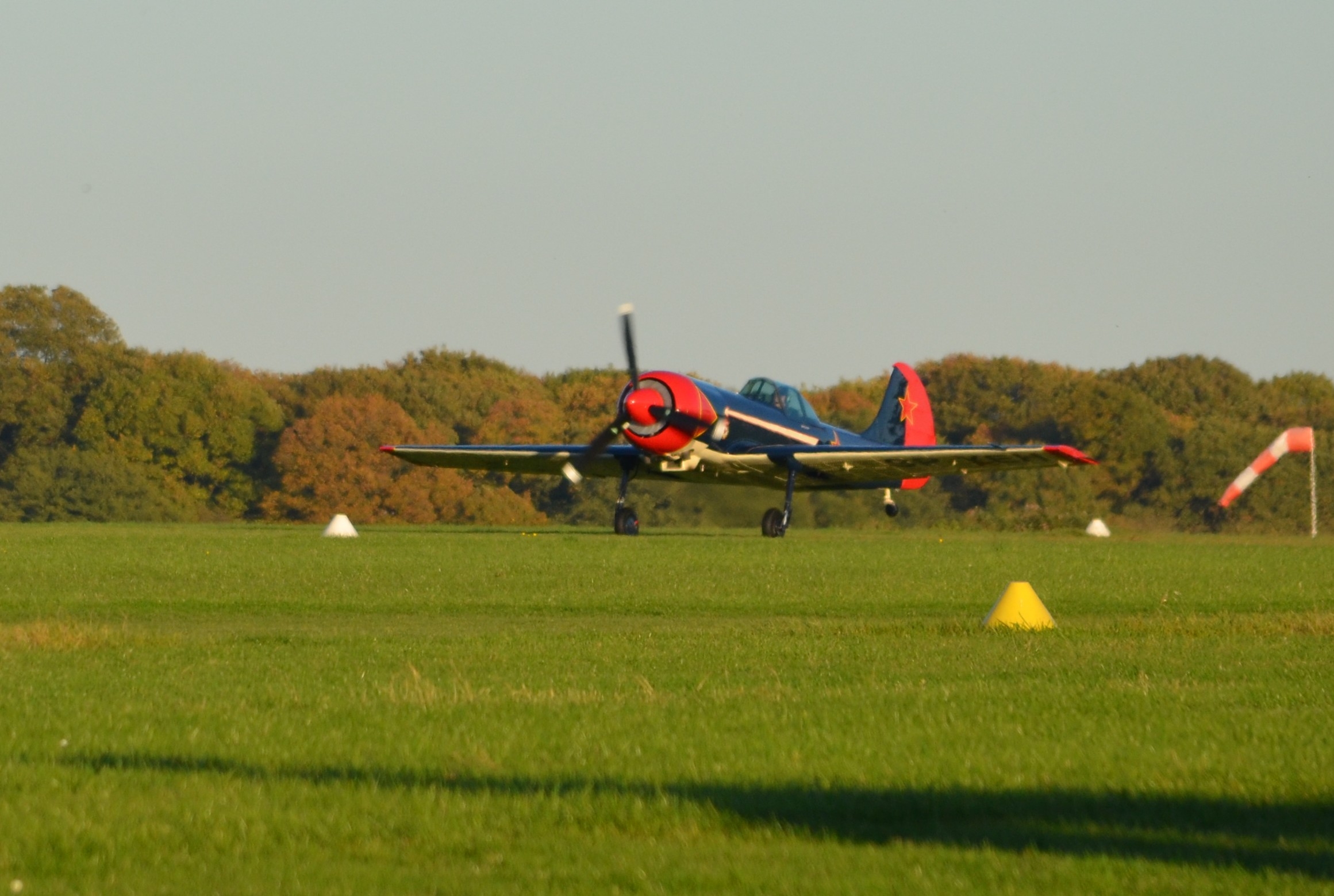 Yak-50 SP-YEH Verhellen Etienne Як-50 - EBCF - 14oct17 - Julien Devester (33).JPG