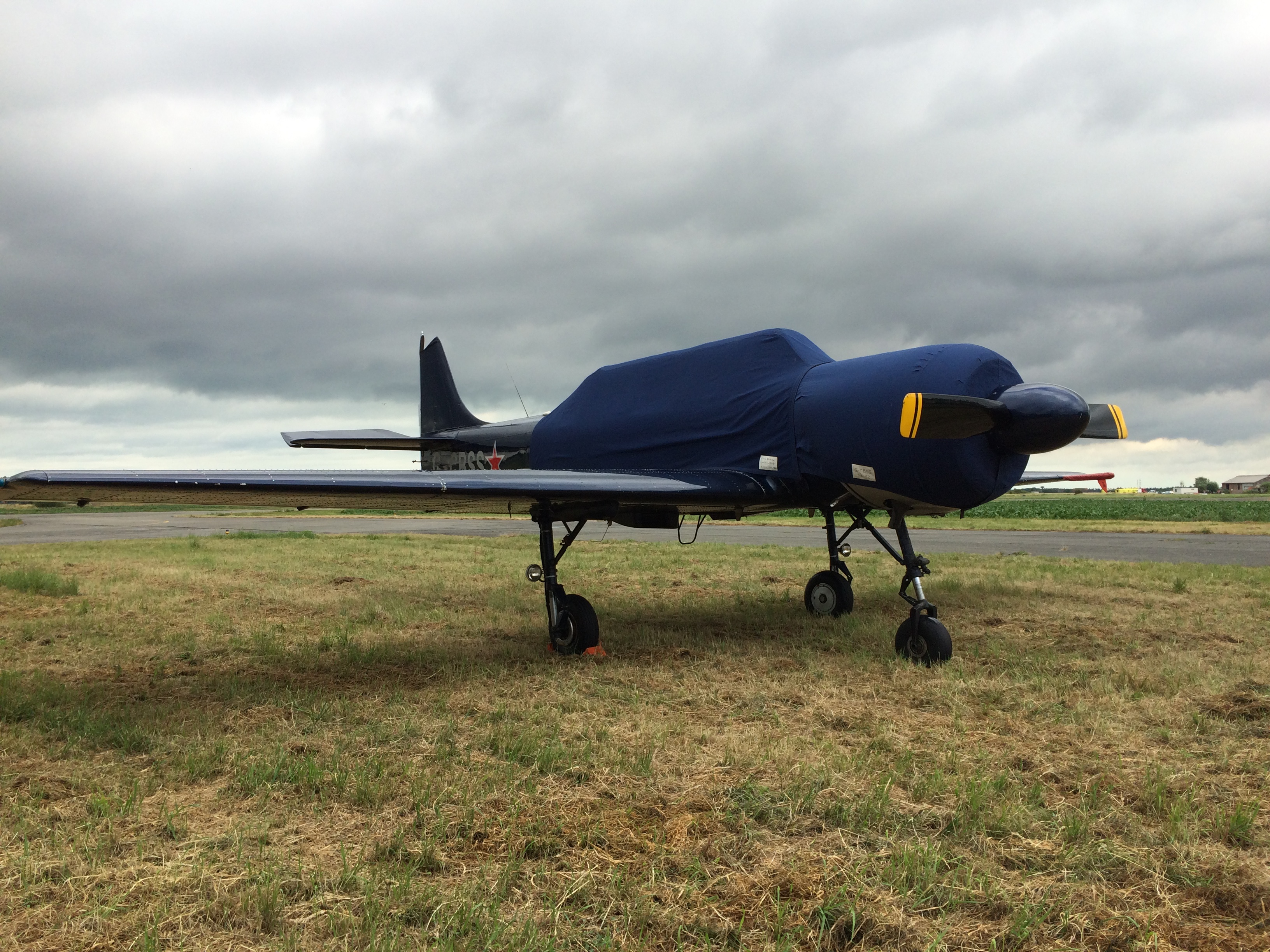 Yak-52 en vacances à Koksijde - July 2015 (1).JPG