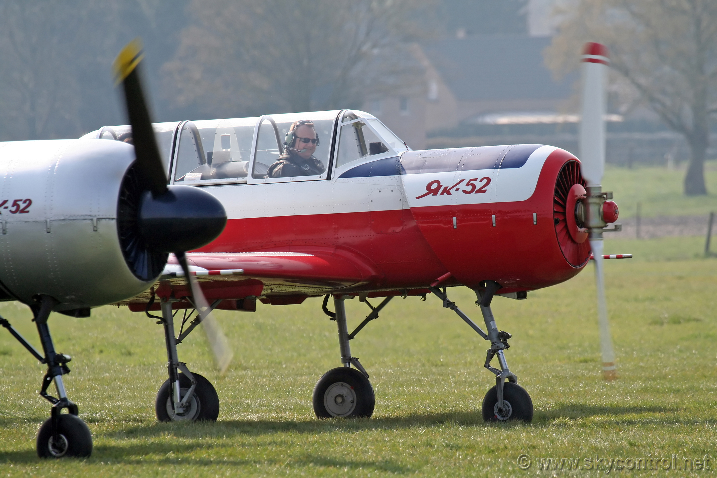 Yak-52 Etienne Verhellen Belgium 138.jpg